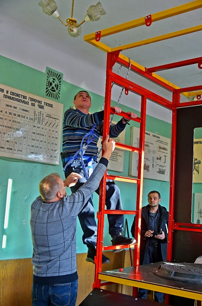 г. Челябинск. "Челябинский Металлургический Комбинат" приобрел оборудование для тренировки навыков работы на высоте